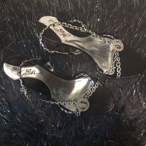 NWOB Prom/formal black and silver detailed heel